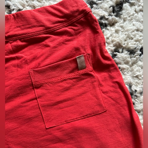 NEW! LUNYA cool shorts in red size L - Picture 6 of 8